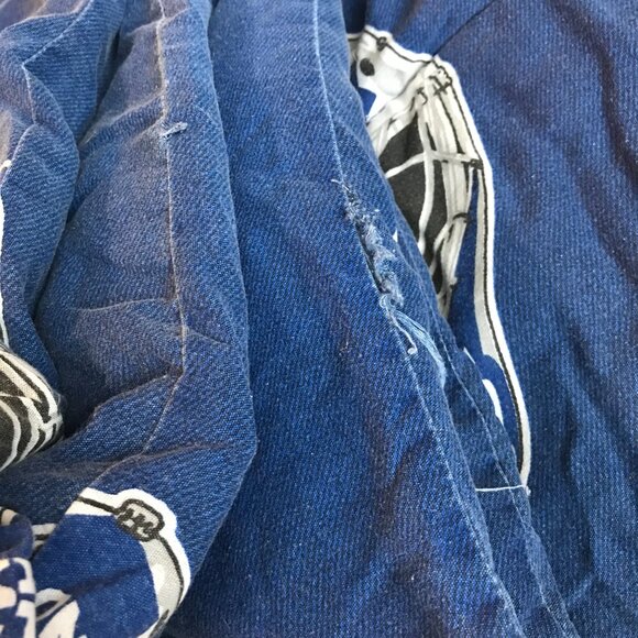 90's Vintage Toronto Maple Leafs Comforter -Hockey Helmet and Leafs Logo Pattern - Picture 6 of 9